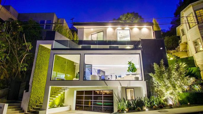 Photo of This listing agent spruced up a mansion with a living wall